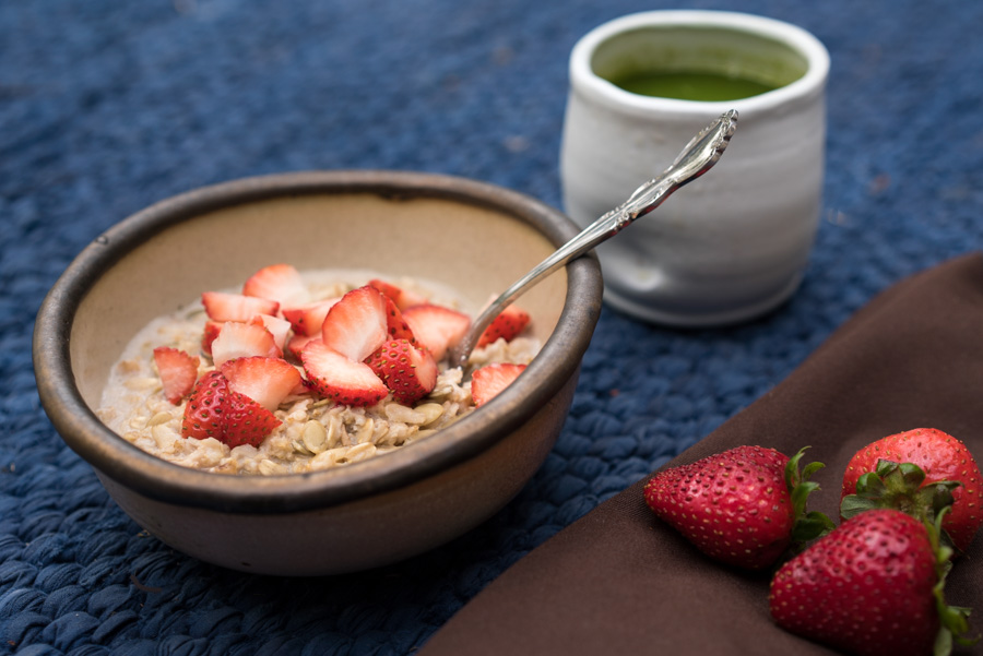 adam-jacono-porridge-strawberries-green-smoothie-04113